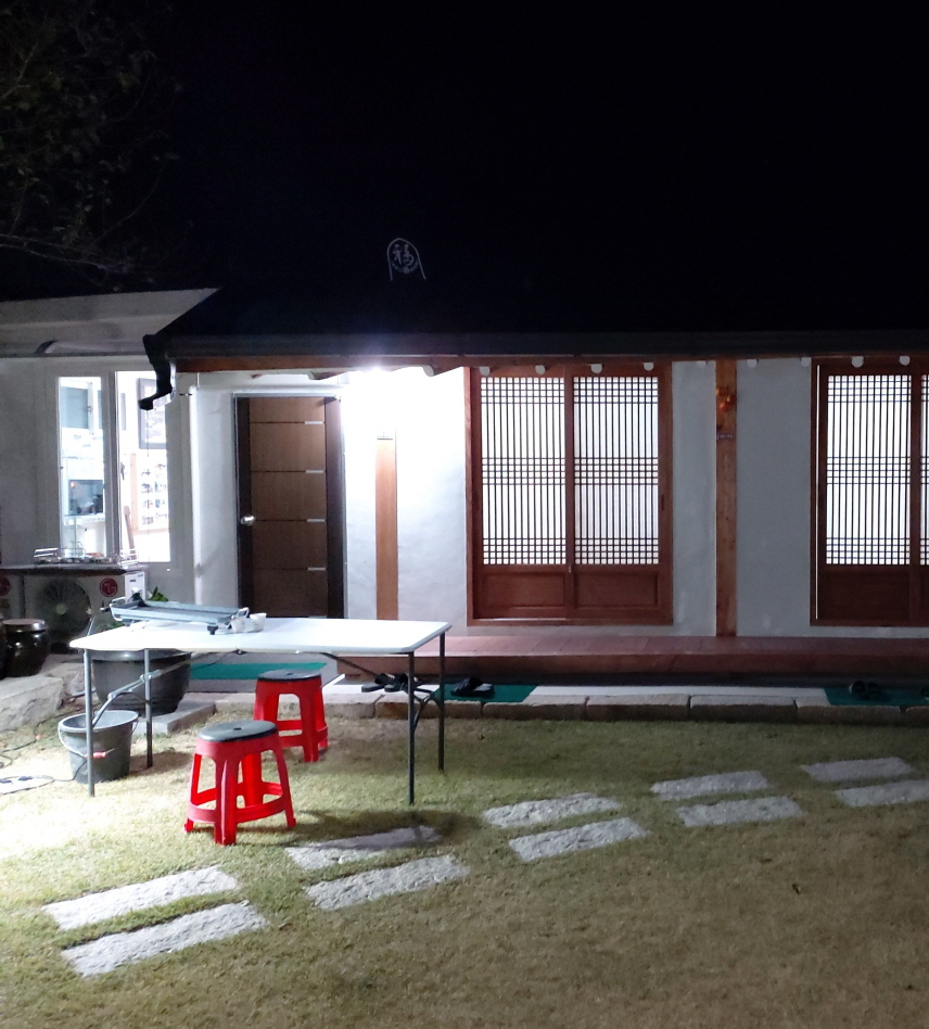 야간전경(3)
마당에서 고기구워 먹을 수 있습니다