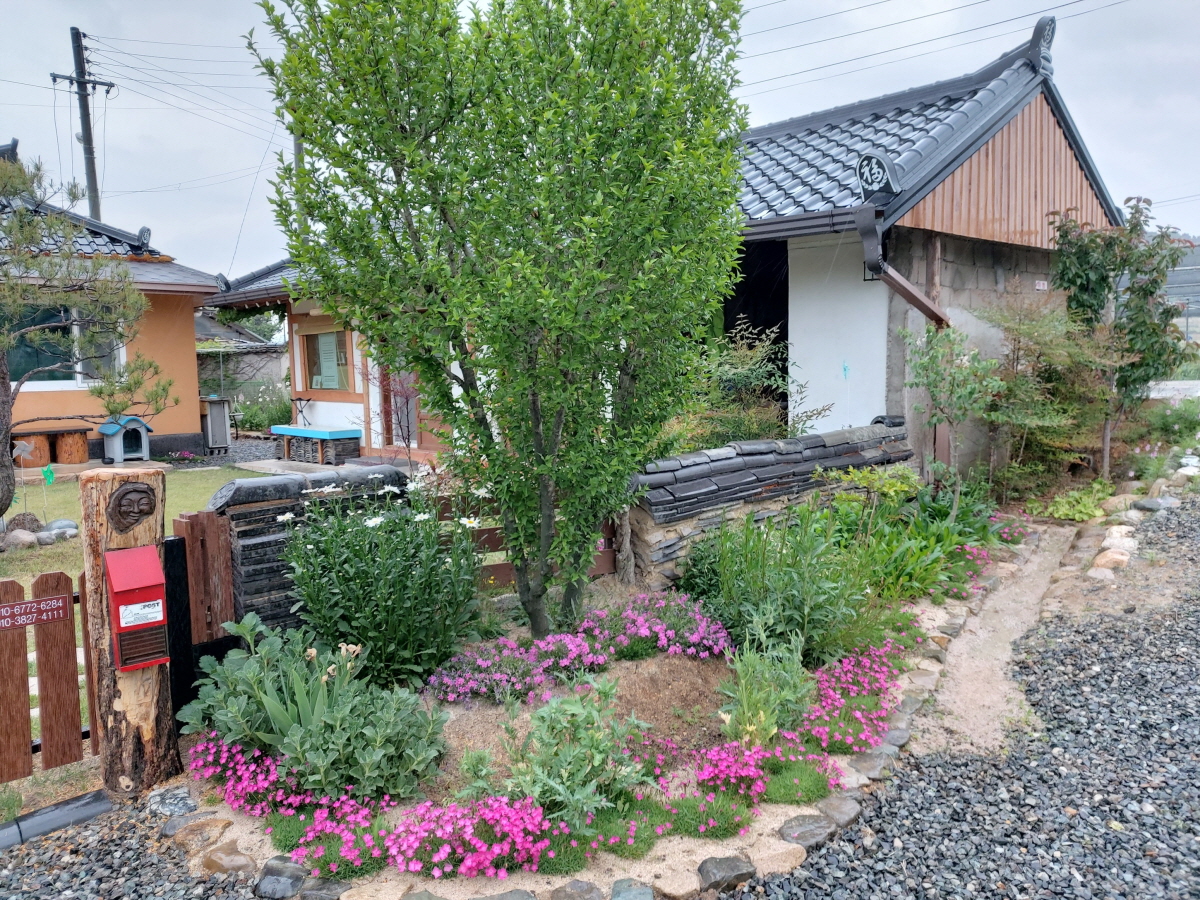 경주한옥민박 그린&힐링 진입로화단
